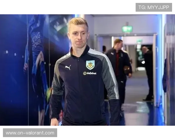 爱德华兹扳平比分，伯恩利客场顽强取分